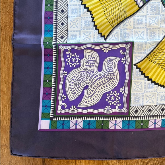 LNWT: Hermes 90 Silk Scarf with box and tag - Picture 3 of 16